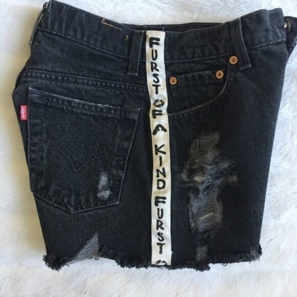 VINTAGE Levi’s Shorts - Picture 5 of 5